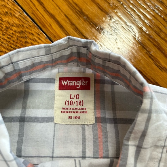 Wrangler orange ombré style plaid button up shirt. Boys size Large-10/12. - Picture 2 of 4